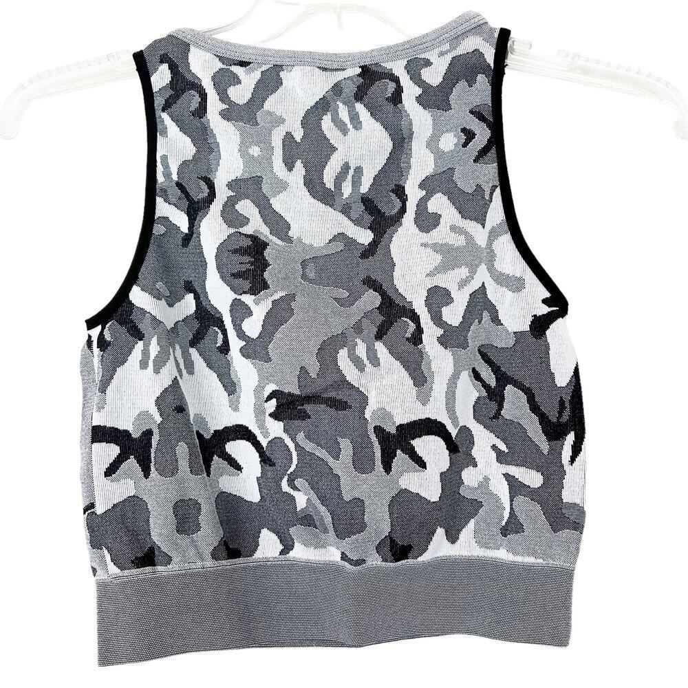Engineered Life Gray Camo Gym Gear Top & Legging Set - Like New - Picture 4 of 8